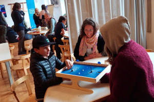 En kväll med spel, skratt och plats för alla 